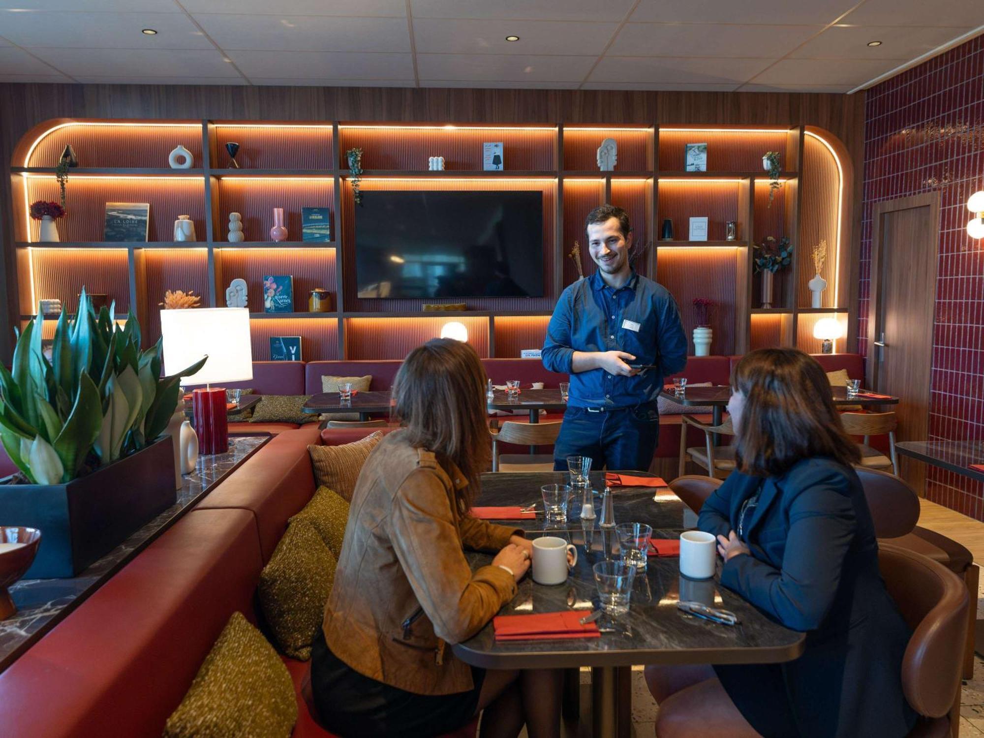 Novotel Nantes Centre Bord De Loire Exterior foto