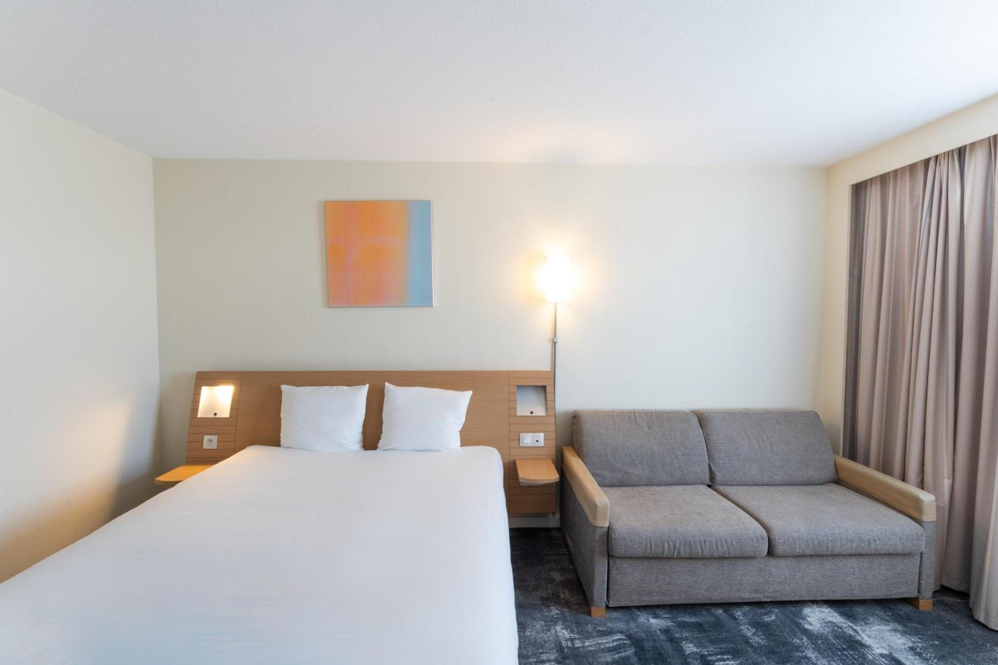Novotel Nantes Centre Bord De Loire Exterior foto
