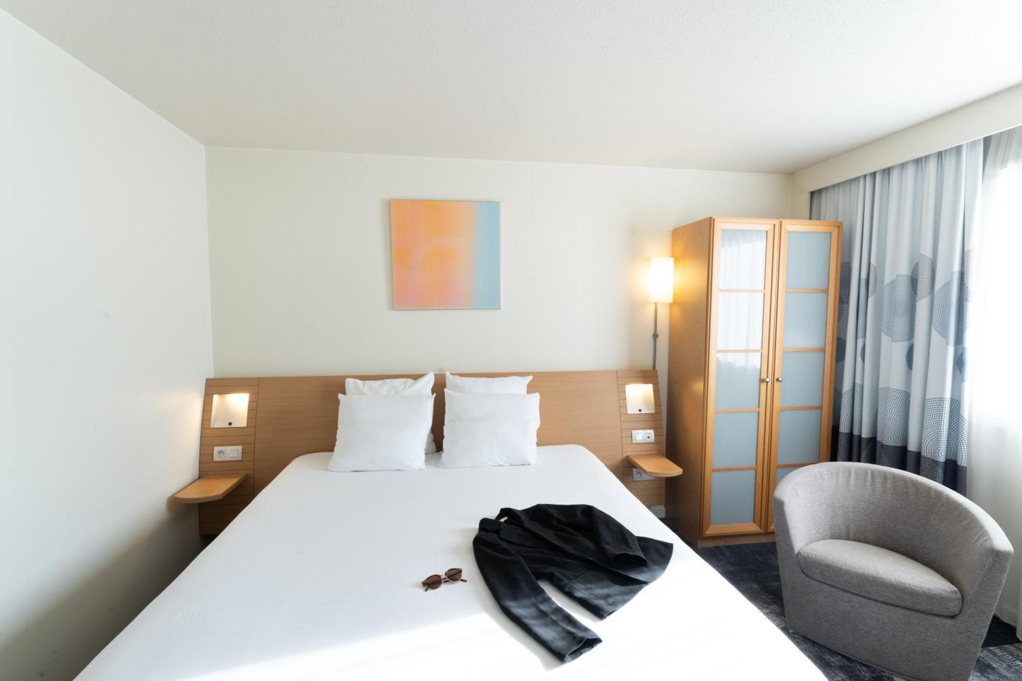 Novotel Nantes Centre Bord De Loire Exterior foto