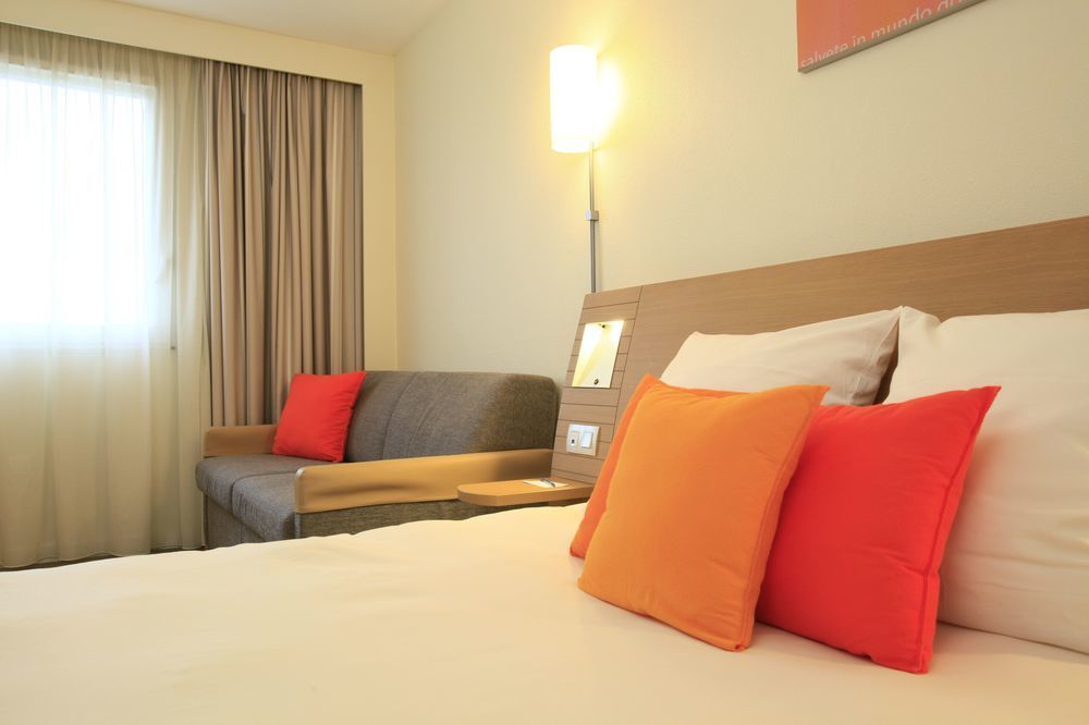 Novotel Nantes Centre Bord De Loire Exterior foto