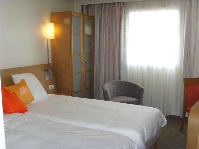 Novotel Nantes Centre Bord De Loire Exterior foto